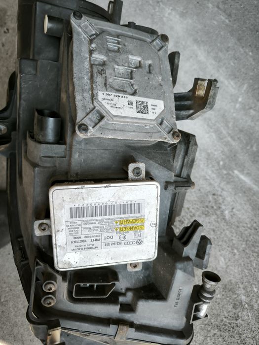 Audi a4 b8 S4 lampa skrętna bixenon