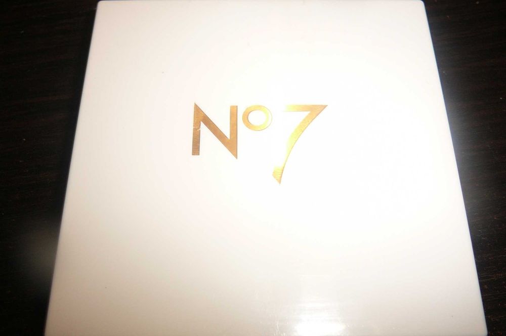 cienie  do oczu  zestaw  No7  Boots +  drugie  gratis