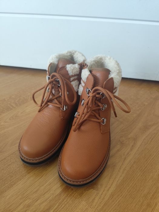 Дитячі нові шкіряні чоботи від бренду Clarks 34 розміру
