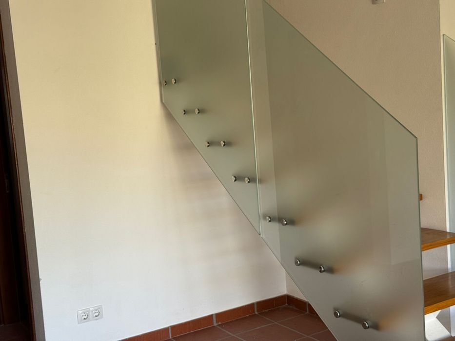 8 Painéis de Vidro Fosco Temperado com Fixações Inox