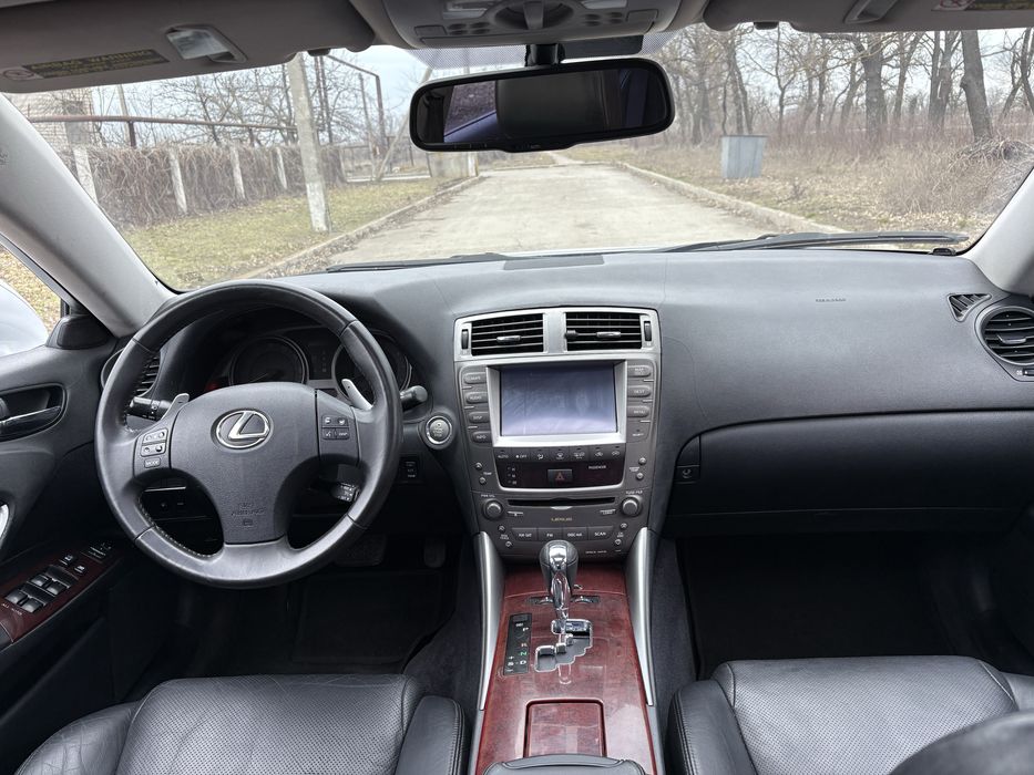 Шикарный Lexus IS 250