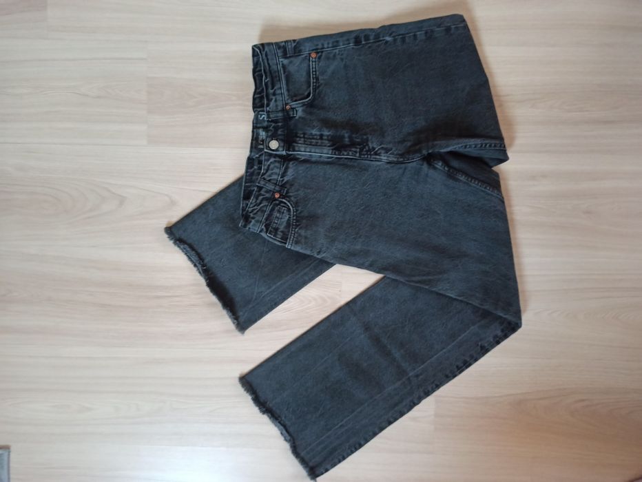 Spodnie dżinsowe czarne z szerszą nogawką