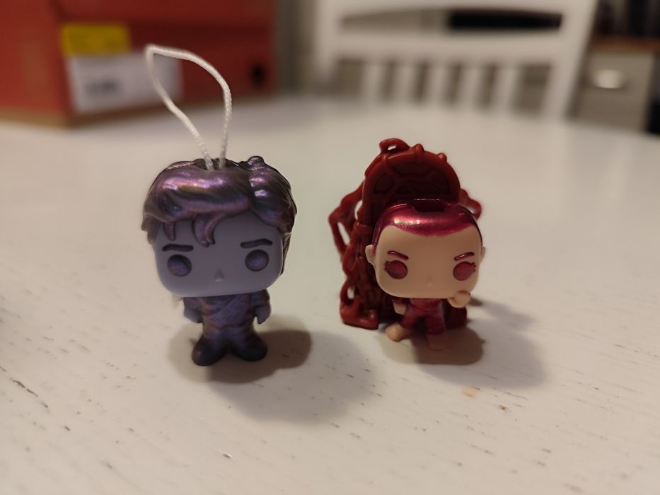 Dwie figurki stranger things