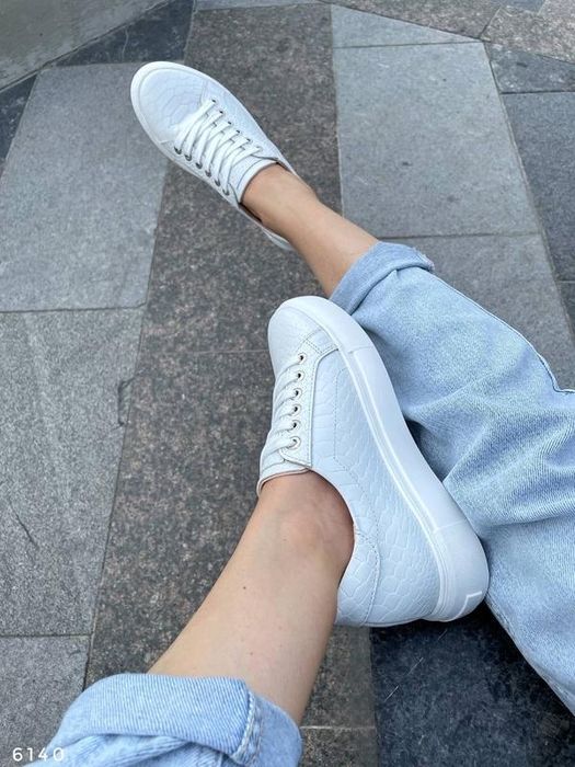 Базові шкіряні білі кеди