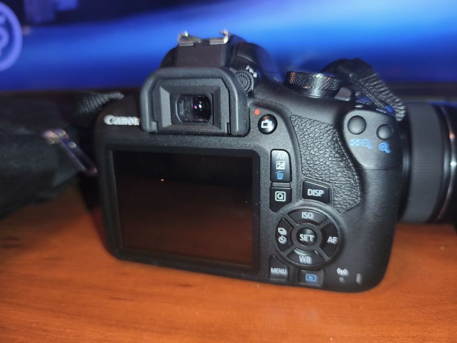 Фотокамера с 2 объективами Canon 2000D EOS