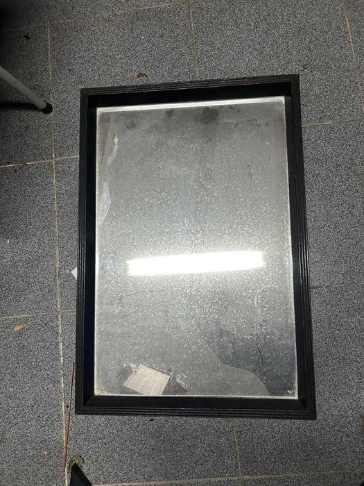 Espelho com moldura antigo