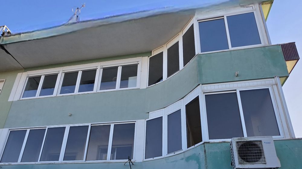 Portas alumínio,  janelas PVC, portões de garagem, armários cozinha