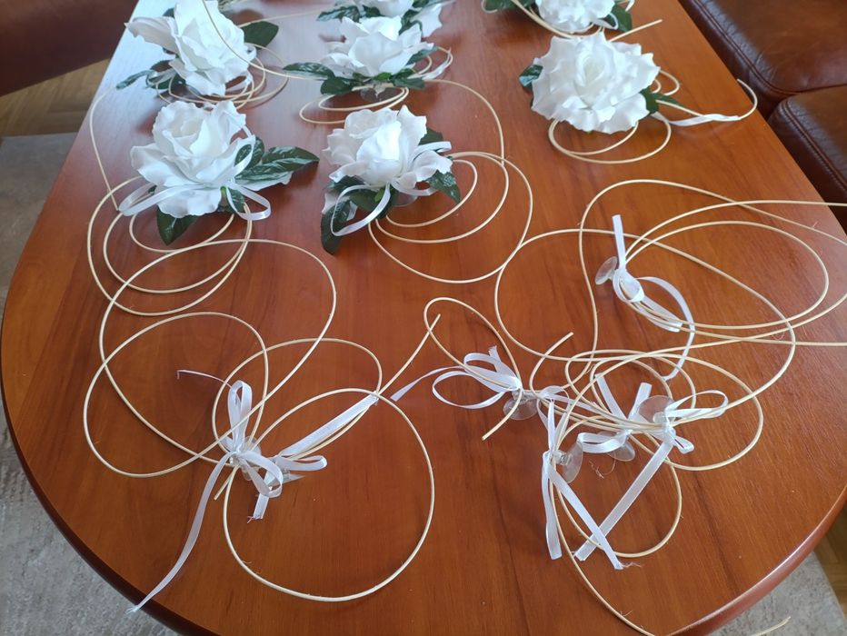 Dekoracja ślubna na samochód