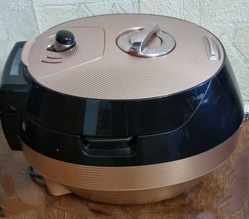 МУльтиварка ( Мультишеф)  BORK U-802