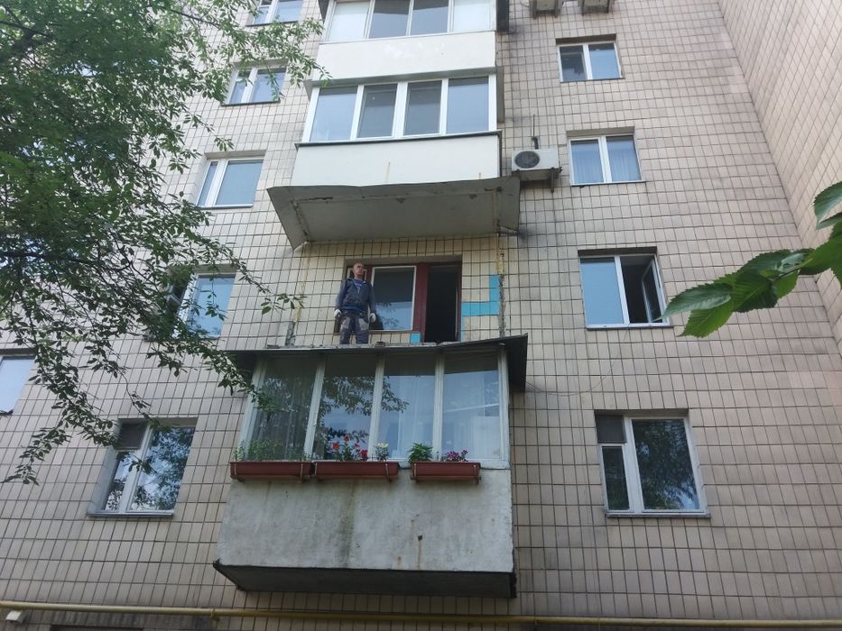 Демонтаж в квартирі, будинку демонтажні роботи різка бетона