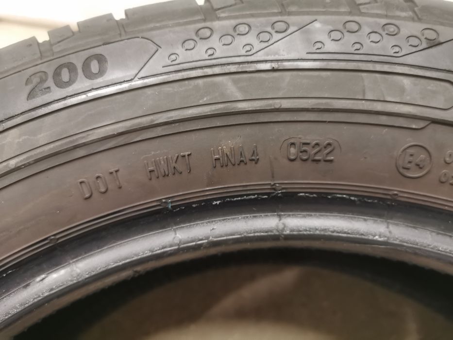 Komplet opon 215/60R17C 109/107T Continental ContiVanContact 200