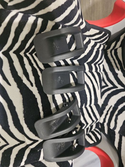 Автомобільне крісло