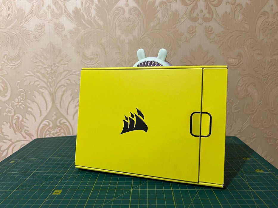 RGB контролер Corsair iCUE Commander Core XT