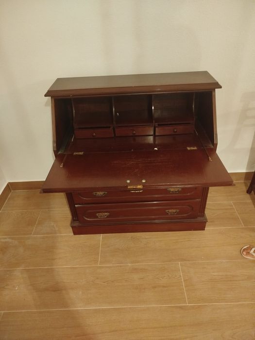 Escrivaninha em madeira
