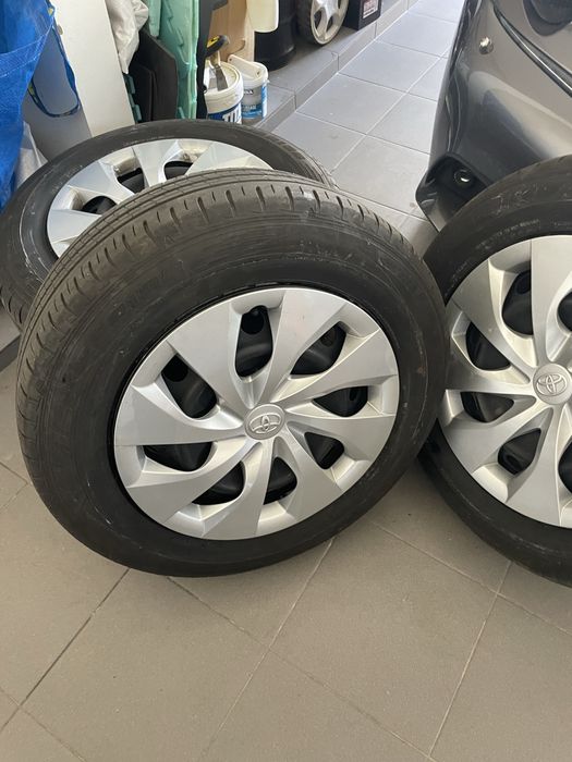 Jantes ferro e pneus retiradas de toyota yaris cross