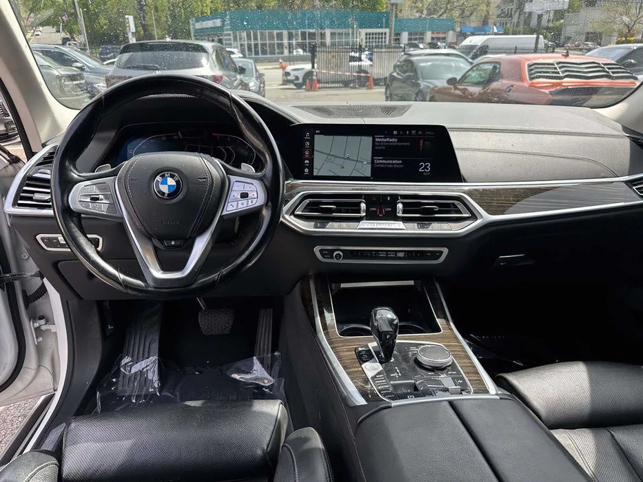 BMW X7      2020