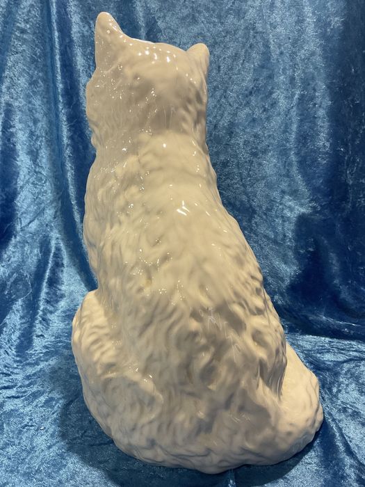 Gato porcelana siamês Bordalo altura 28 cm ,mais anúncios abaixo