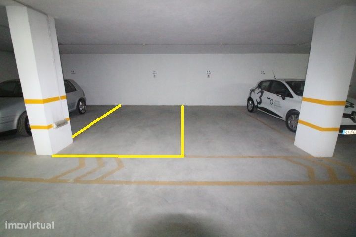 Armação de Pêra, Garagem muito central perto Caixa Geral Depósitos