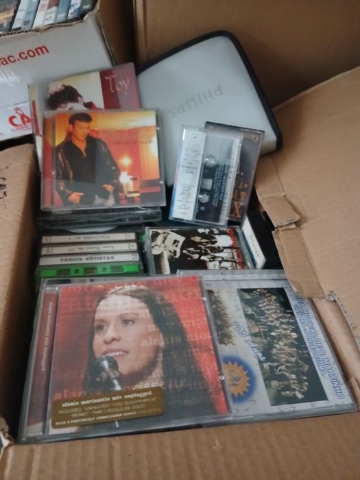 Vende se cartuxos cds discos de vinil e cassetes