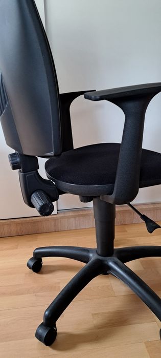 Fotel/Krzesło biurowe obrotowe Agata Meble czarne
