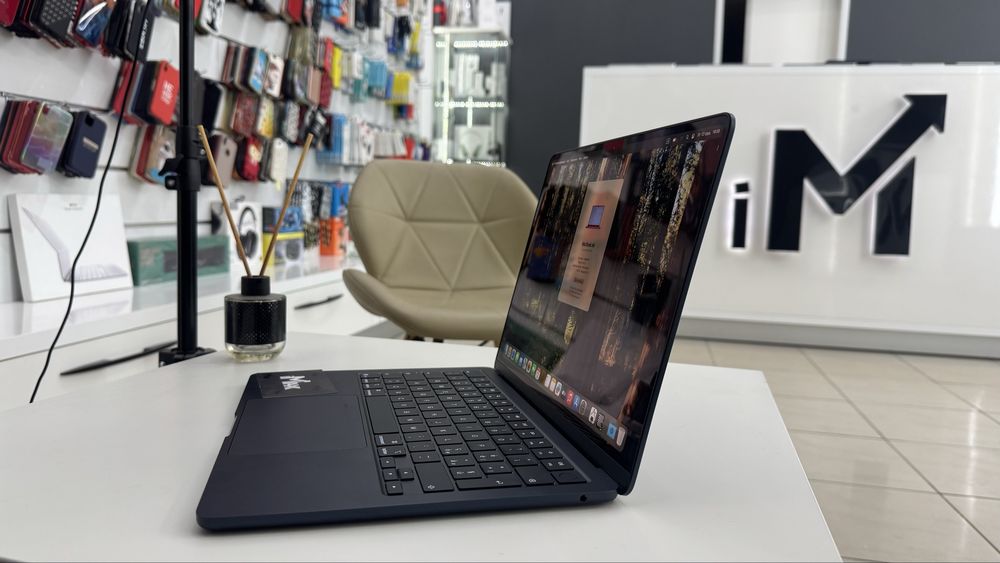 MacBook Air 13 13.6” M4 2025 16/256Gb Midnight Новий стан Без блокуван