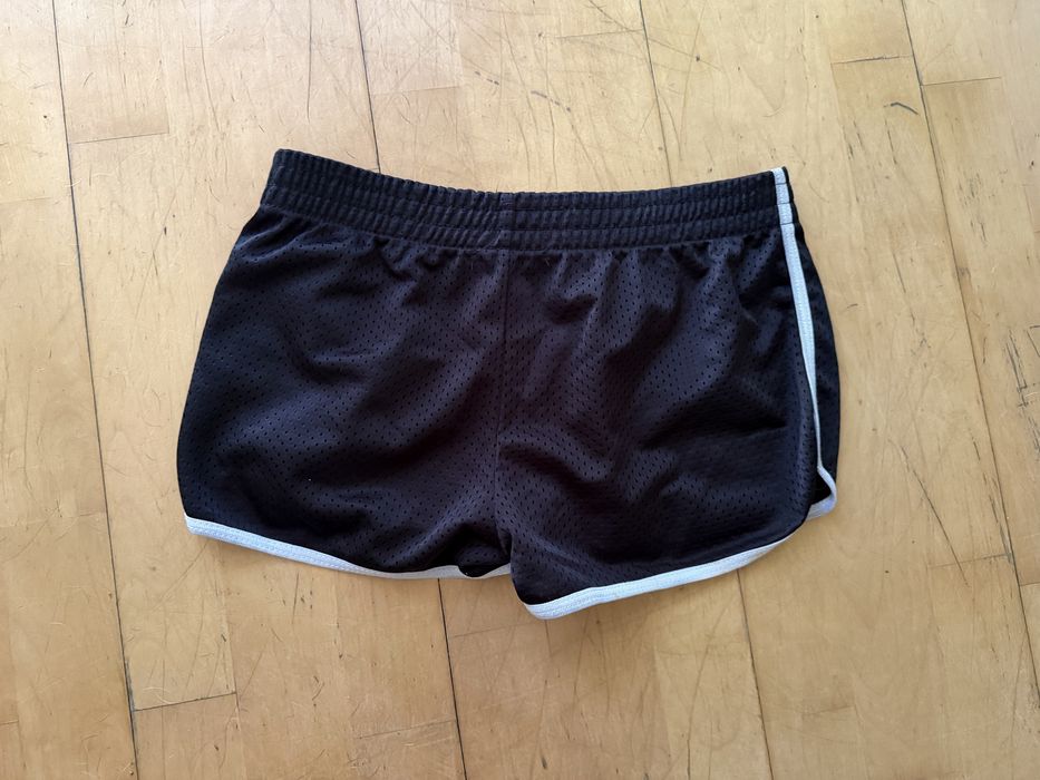 Czarne sportowe spodenki xs terranova Basic must have
