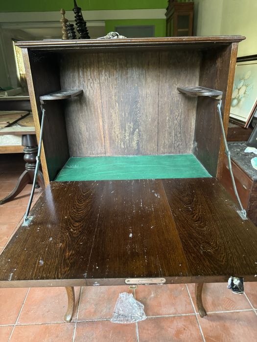 Bar com gaveta modelo ingles em bom estado