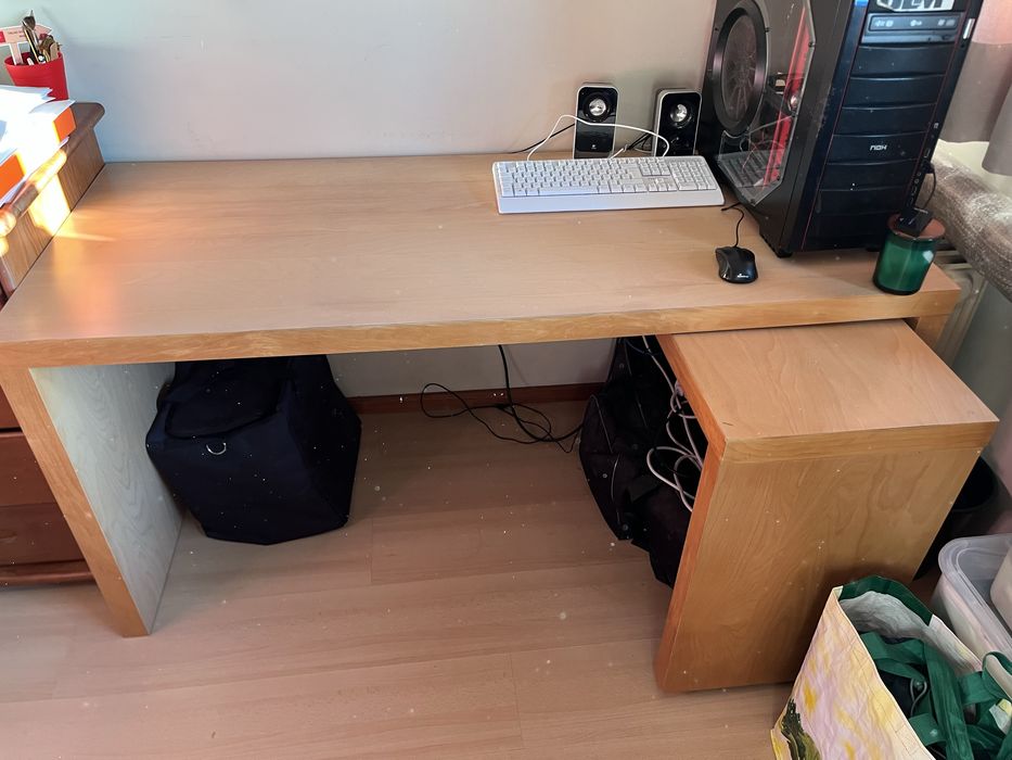 Vendo Secretária IKEA c/painel extraível