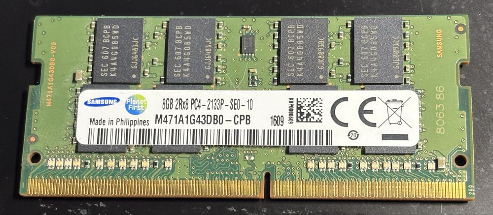 Продаю 2*DDR4 8 Gb Samsung M471A1G43DB0-CPB
