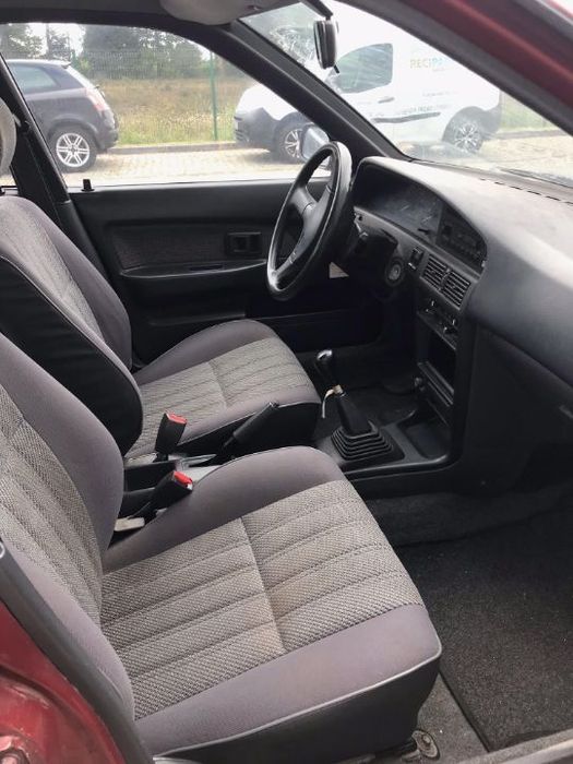 Toyota Corolla E9 1.3 4P 1989 - Para Peças