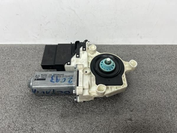 Motor vidro trás esquerdo SKODA Octavia III Hatchback (5E3)