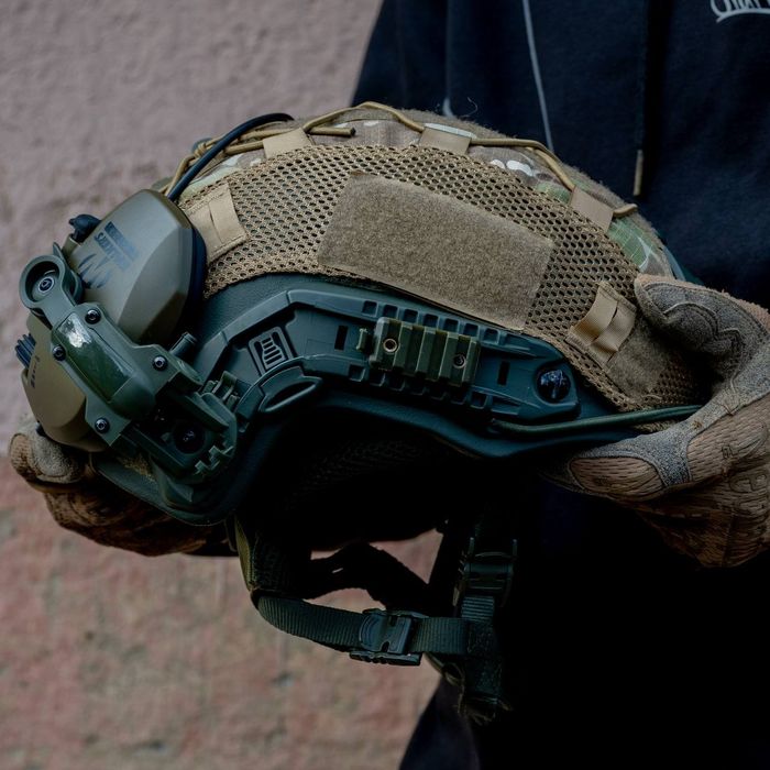 Балістичний військовий шолом FAST Helmet NIJ IIIA + активні навушники Walkers з кріпленням чебурашки кавер на шолом тактична захисна каска олива
