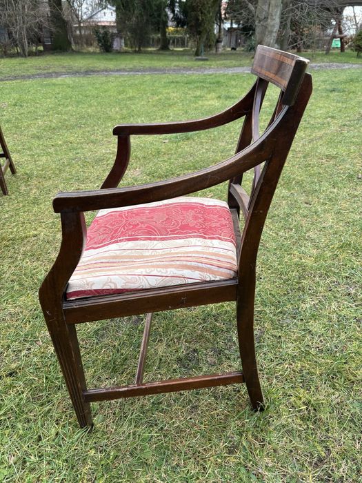 Komplet krzeseł stołowych w stylu Sheraton