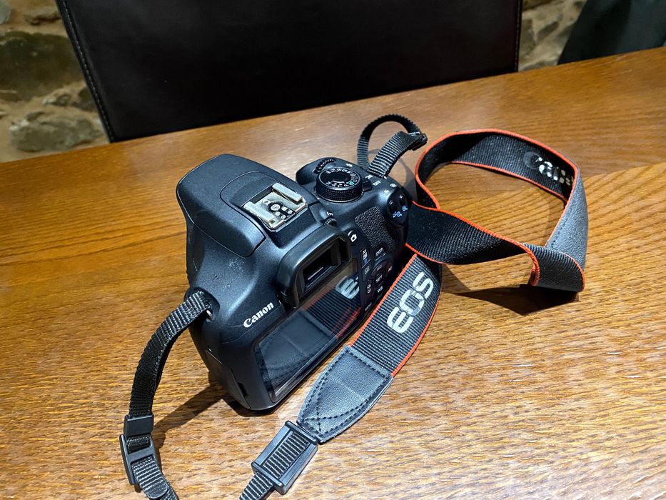 Canon EOS 1200D + 2 Lentes Canon + Bolsa Original + Acessórios