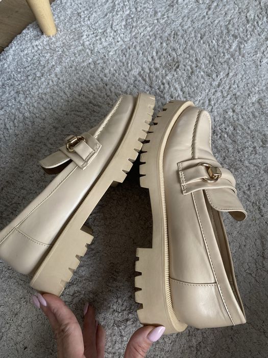 Beżowe mokasyny Zara 38