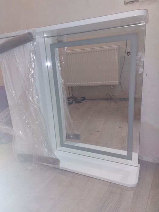 Шкаф с зеркалом и led подсветкой в ванную