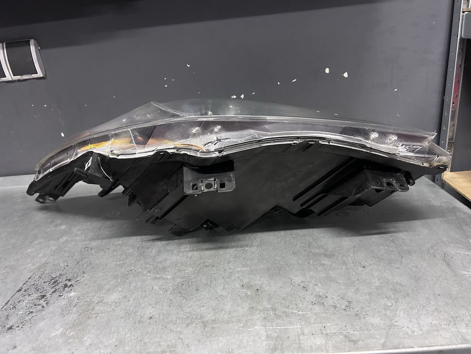 Lampa prawa przód Mazda 3 II 08-13 xenon Europa oryginał