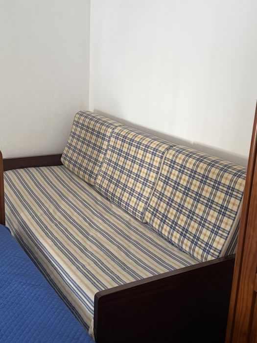 Sofa com almofadas