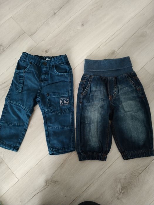 Dwie pary spodni dla chłopca w rozmiarze 74