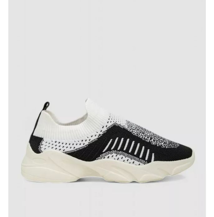 Леґкі дихаючі кросівки.