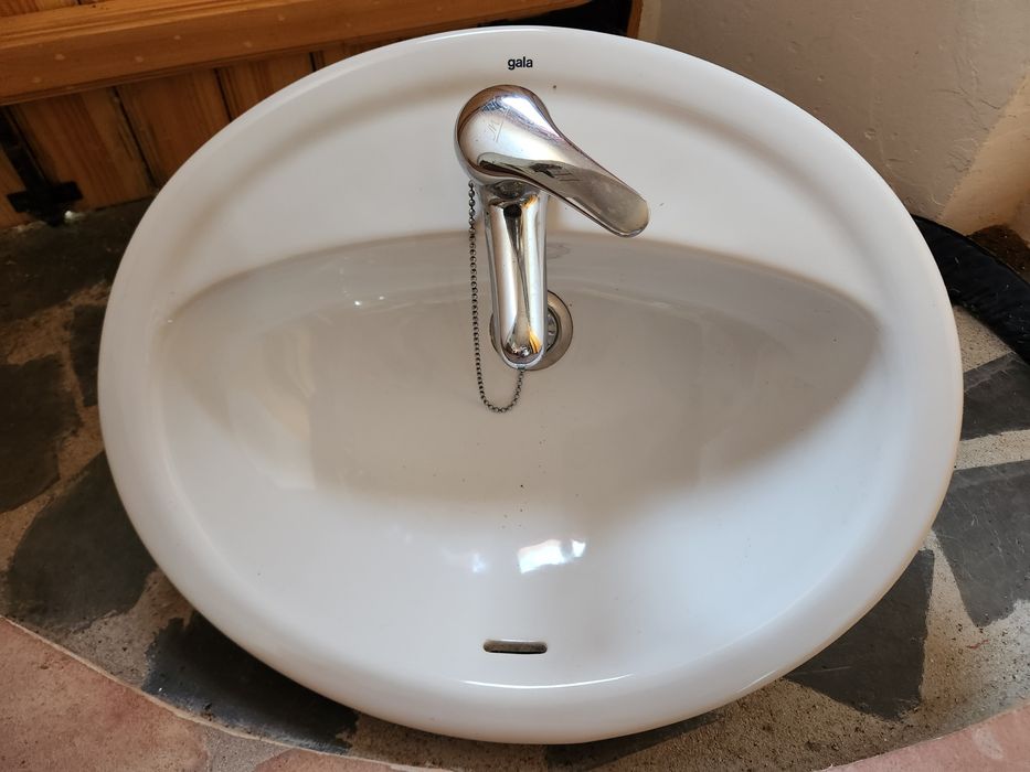 Lavatório + torneira