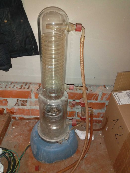 Стеклянный дистиллятор