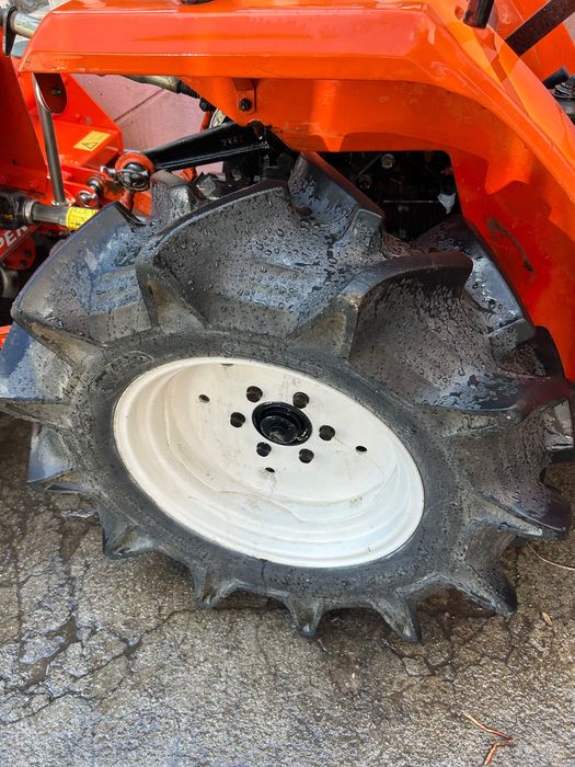 Trator hinomoto C144