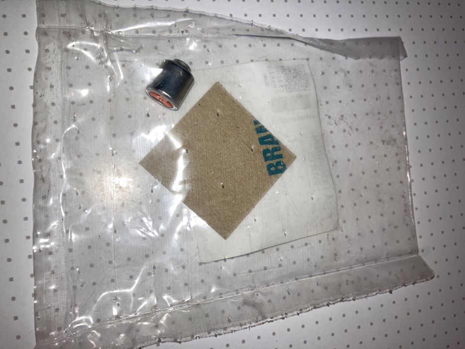 Клапан тиску масла 55563957 (за генератором) Opel,Chevrolret