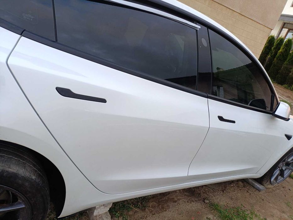 Tesla Model 3 - двері передні двері задні рест дорест