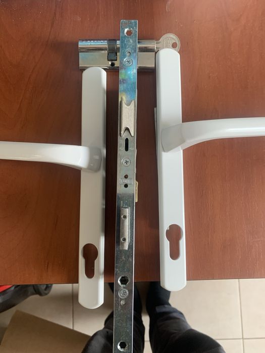 Ручка з замком і серцевина