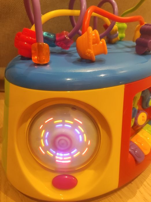 Zabawka edukacyjna interaktywna skrzynia