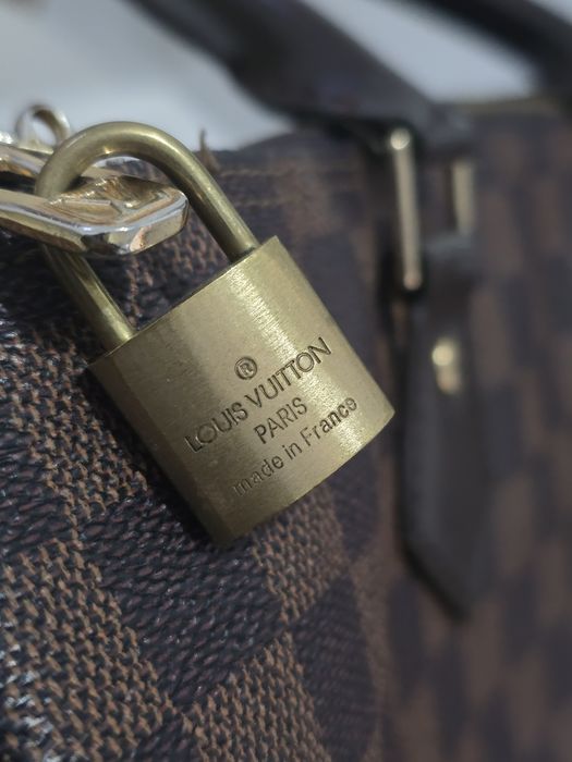 olsa Louis Vuitton Speedy (padrão Damier Ebene, conforme a imagem)