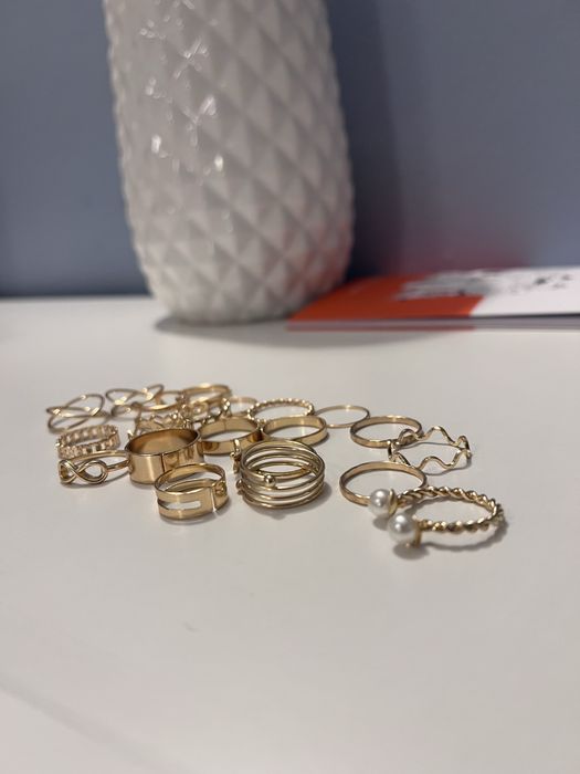 21 pierścionków ze stali