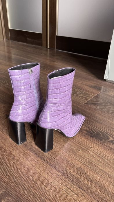 Ботильйони на підборах фіолетового крокодилу ASOS DESIGN Erico